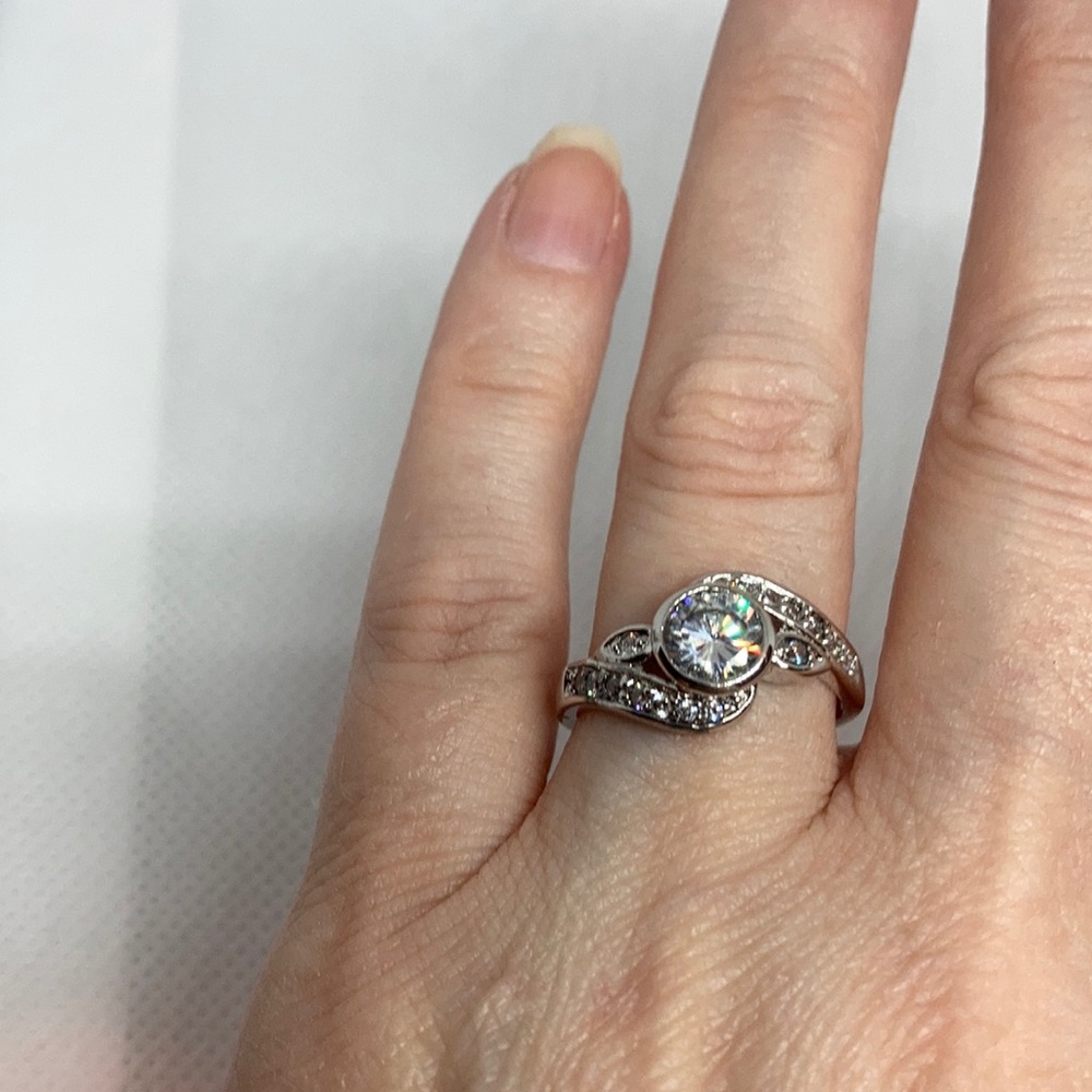 Simulated Diamond Ring with silvertone(NWT)J-60